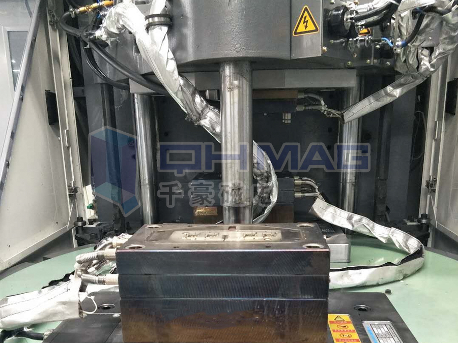 立式注塑機(jī)30T